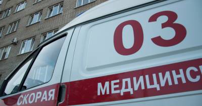 Задержали очевидцы: в Калининграде пьяный скутерист сбил пожилую женщину на тротуаре