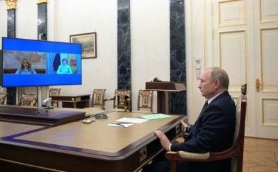 Путин поручил Голиковой и Поповой лично докладывать ему о ситуации с COVID