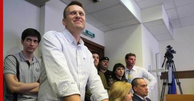Захарова рассказала об ущербе от ситуации с Навальным