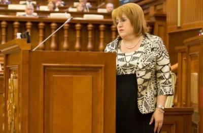 Парламент Молдавии отозвал мандат председателя КС, на очереди — Санду