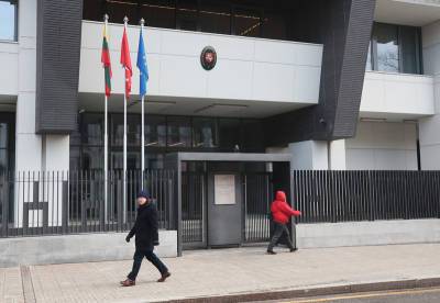 Сотрудникам посольств балтийских стран в Москве предложили паковать чемоданы