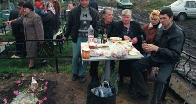 В Луганске настоятельно рекомендуют на Пасху не ходить в храмы и на кладбища