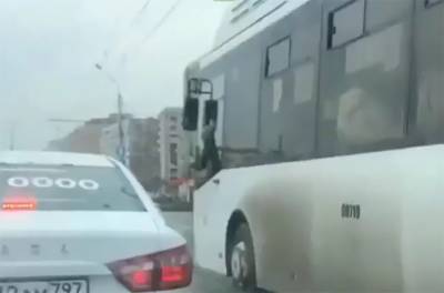 Орально удовлетворяющийся водитель маршрутки подверг опасности пассажиров в Ростове