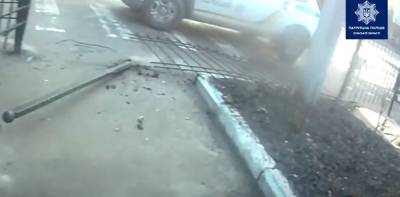 Пьяный водитель иномарки врезался в забор райотдела полиции Сум