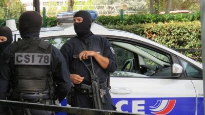 Атаковавший сотрудницу полиции под Парижем умер от ран