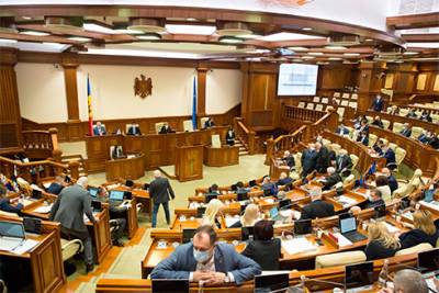 Парламент Молдовы отменил назначение главы Конституционного суда