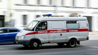 Ребенок попал в больницу после падения штанги на спортплощадке в Томске