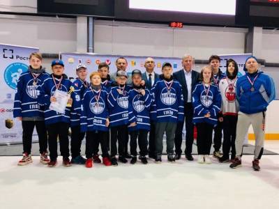 Хоккеисты из Глазова заняли третье место на «Кубке Надежды»