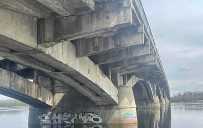 На фото показали состояние киевского моста Метро