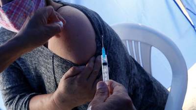 Регулятор ЕС намерен проверять вакцины на связь с развитием тромбозов