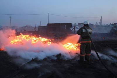 Сильный пожар в Красноярском крае попал на видео
