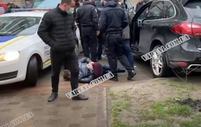 Во Львове водитель совершил четыре ДТП и помочился на авто полиции