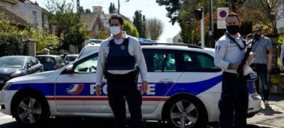 В пригороде Парижа мигрант из Туниса зарезал сотрудницу полиции