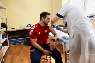 Волейболисты известного клуба привились от коронавируса в Серпухове