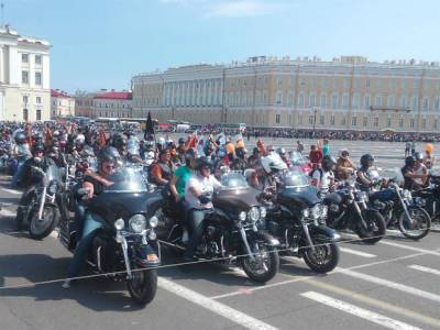 Выходные в Петербурге: фонтаны, мотоциклы и «Чернобыль».
