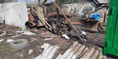 На Донбассе снаряд боевиков попал в дом многодетной семьи — фото
