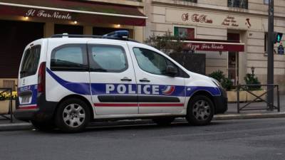 Премьер Франции назвал убийство сотрудницы полиции под Парижем терактом