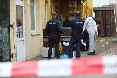 Макрон признал терактом убийство сотрудницы полиции под Парижем