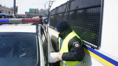 В Сумах пьяный водитель протаранил ворота отделения полиции