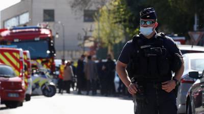 Во Франции усилили меры безопасности у полицейских участков из-за теракта