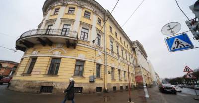 В Санкт-Петербурге решили отремонтировать исторические балконы в центре города