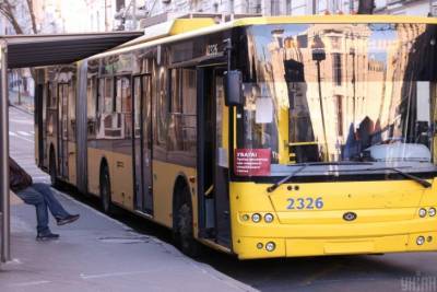 В Киеве 25 апреля ограничат движение троллейбусов и автобусов: список маршрутов