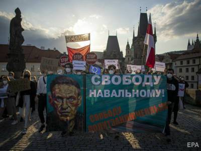 Врачи Навального потребовали перевести его в Москву из-за "прямой угрозы для жизни"