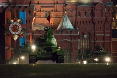 Военная техника для парада Победы выехала в Москву из подмосковного Алабино