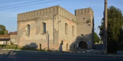 Уникальную «синагогу-крепость» в Луцке вернули еврейской общине