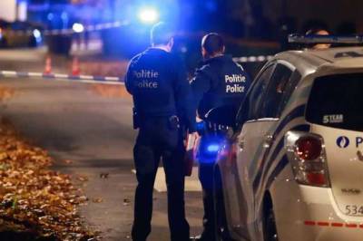 Под Парижем мигрант зарезал полицейскую прямо в участке