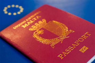 продолжает выдавать «золотые паспорта» иностранцам несмотря на предупреждения ЕС - СМИ