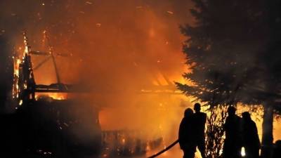 Фото с места пожара в Башкирии, где заживо сгорела семья с двумя детьми - 5-tv.ru - Башкирия - Ишимбай