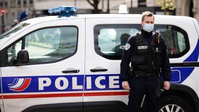 Трех человек задержали после убийства сотрудницы полиции под Парижем