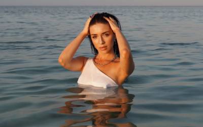 Сексуальная украинская блогер снялась голой в море: горячее видео 18+