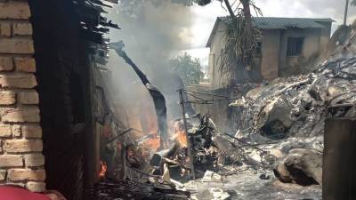 Военный вертолет влетел в жилой дом в Зимбабве, четверо погибли — видео с места - 5-tv.ru - Зимбабве - Хараре - Ввс