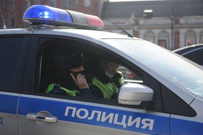 Водителя иномарки зажало после столкновения с автобусом на юге Москвы