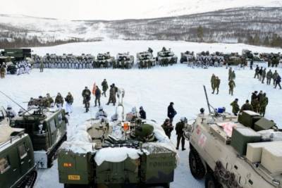 Пентагон задействует в учениях на Аляске авианосец и 15 000 военных