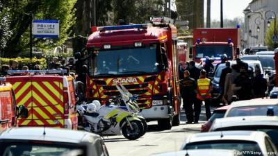 Макрон назвал убийство полиции в пригороде Парижа проявлением «исламистского терроризма»