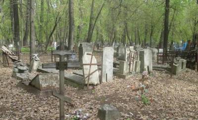 Тюменцев просят поделиться фотографиями похоронных процессий на Текутьевском кладбище