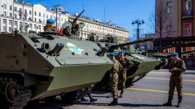 Военная техника для парада Победы прибыла в Москву