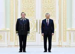 Глава Узбекистана принял верительные грамоты нового посла России Олега Мальгинова