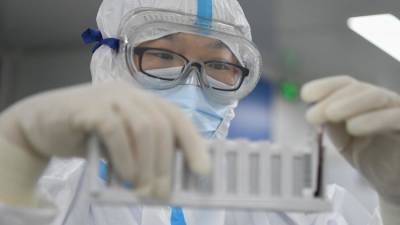 В Китае назвали сроки выпуска вакцины-спрея от коронавируса