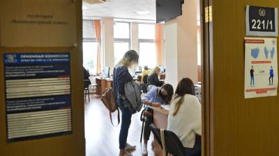 Более 60% выпускников российских школ определились с выбором вуза