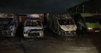 В Харькове произошел пожар на автомобильной станции: вспыхнули 4 машины