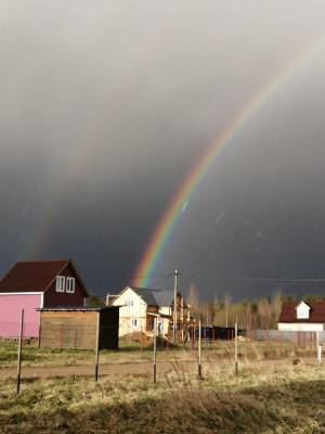 Жители Луги запечатлели весеннюю радугу в небе - ivbg.ru