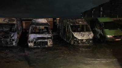 В Харькове сгорели 4 микроавтобуса, есть пострадавший