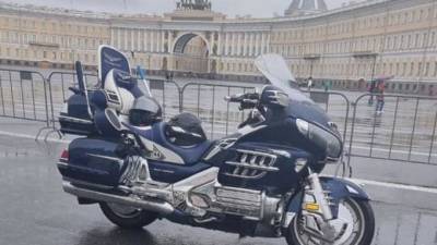 Мотоциклисты собираются на Дворцовой площади для открытия сезона