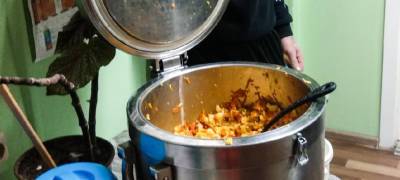 Волонтёры в Петрозаводске накормили горячими обедами 120 бездомных