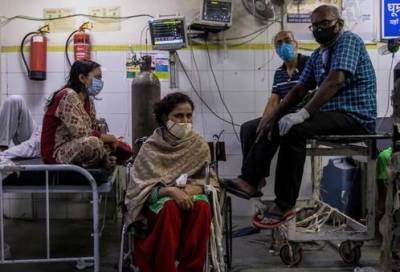 «Каждые четыре минуты от COVID-19 умирает один человек»: что происходит в Индии. ФОТОРЕПОРТАЖ