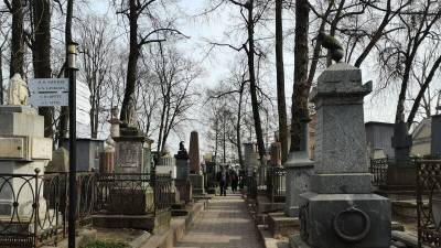 Мужчина погиб при стрельбе на кладбище в Ленобласти